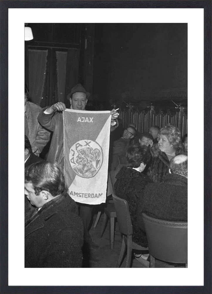 Ajax-supporters op Centraal Station - 1969