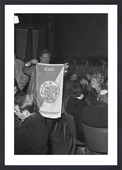 Ajax-supporters op Centraal Station - 1969
