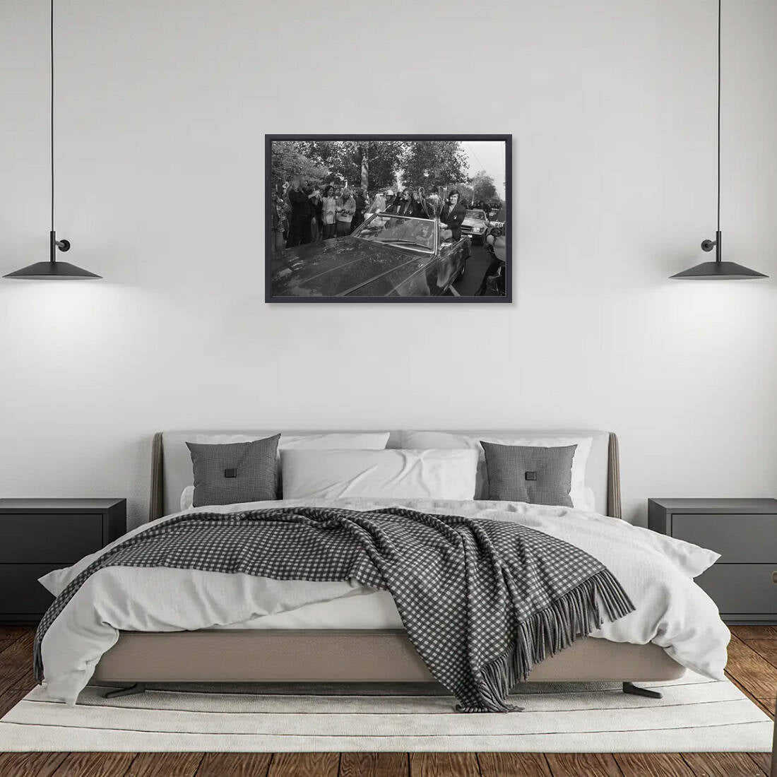 Zwart-witfoto uit 1972 van Ajax-spelers Piet Keizer, Johan Cruijff en Sjaak Swart met de KNVB-beker. – canvas zwarte baklijst in slaapkamer