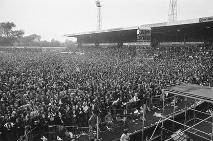 Zwart-witfoto uit 1976 van het concert van de Rolling Stones in het Zuiderpark in Den Haag.