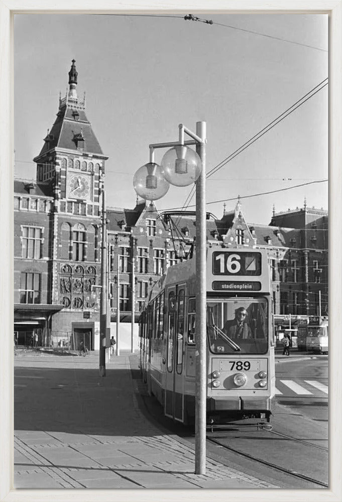 Tram voor het Centraal Station - 1980