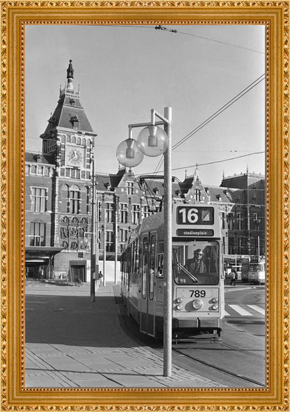 Tram voor het Centraal Station - 1980
