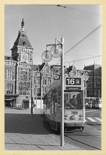Tram voor het Centraal Station - 1980