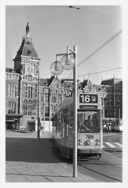Tram voor het Centraal Station - 1980