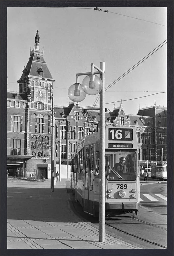 Tram voor het Centraal Station - 1980