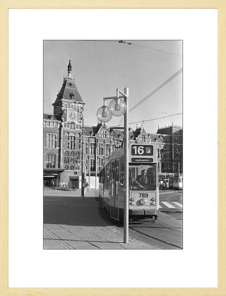 Tram voor het Centraal Station - 1980