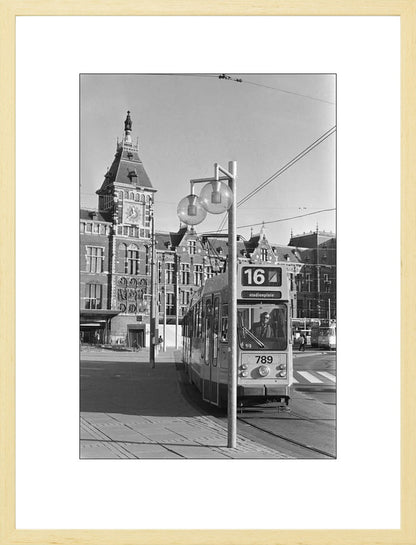Tram voor het Centraal Station - 1980