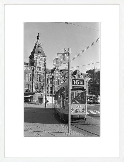 Tram voor het Centraal Station - 1980