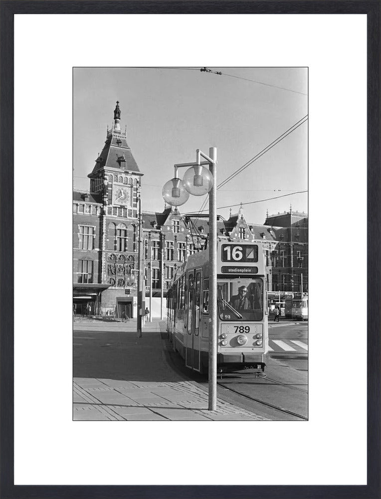 Tram voor het Centraal Station - 1980