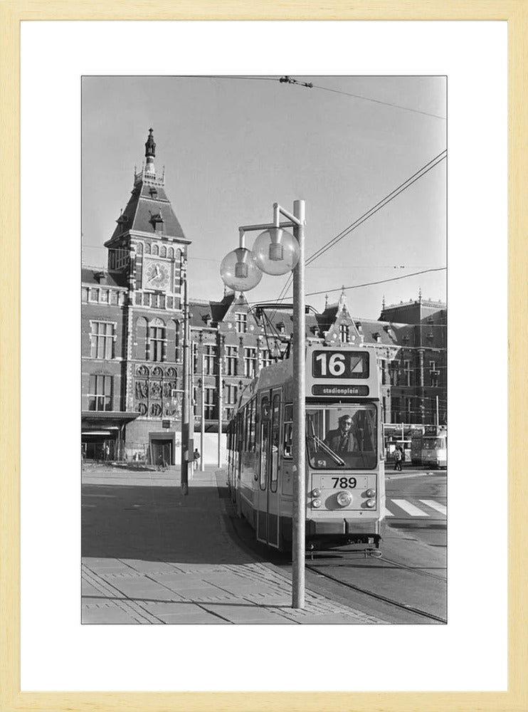 Tram voor het Centraal Station - 1980