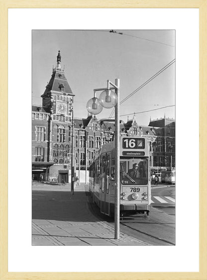 Tram voor het Centraal Station - 1980