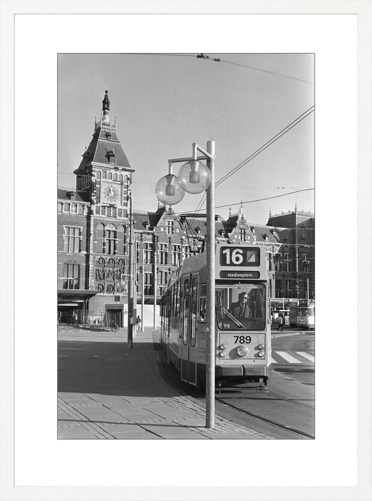 Tram voor het Centraal Station - 1980