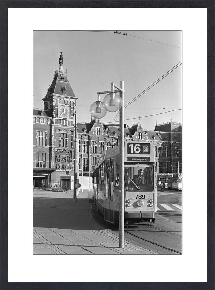 Tram voor het Centraal Station - 1980