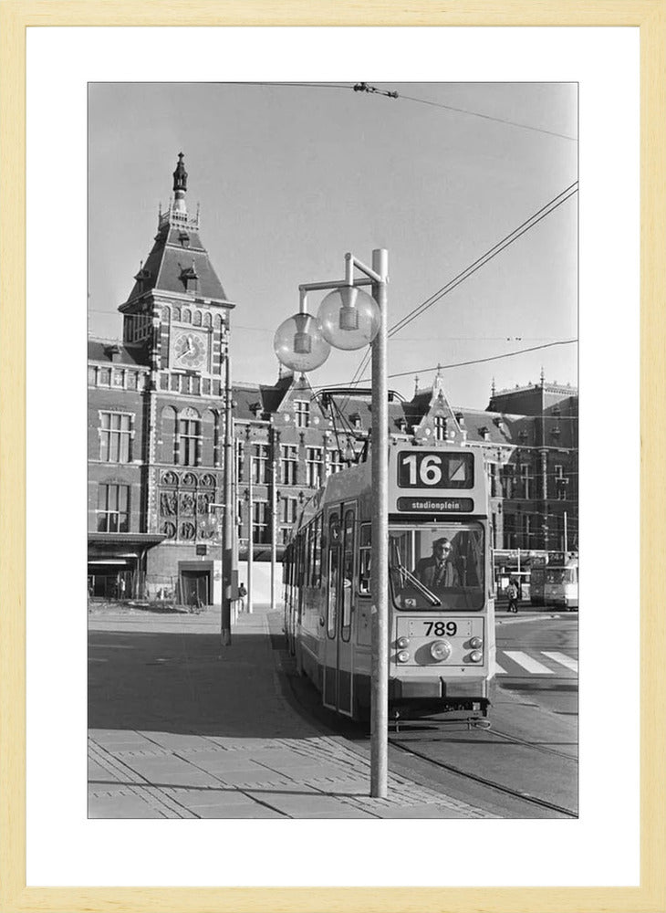 Tram voor het Centraal Station - 1980