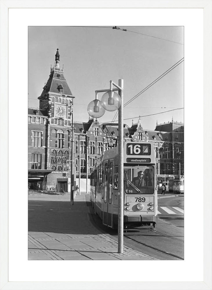 Tram voor het Centraal Station - 1980