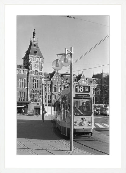 Tram voor het Centraal Station - 1980