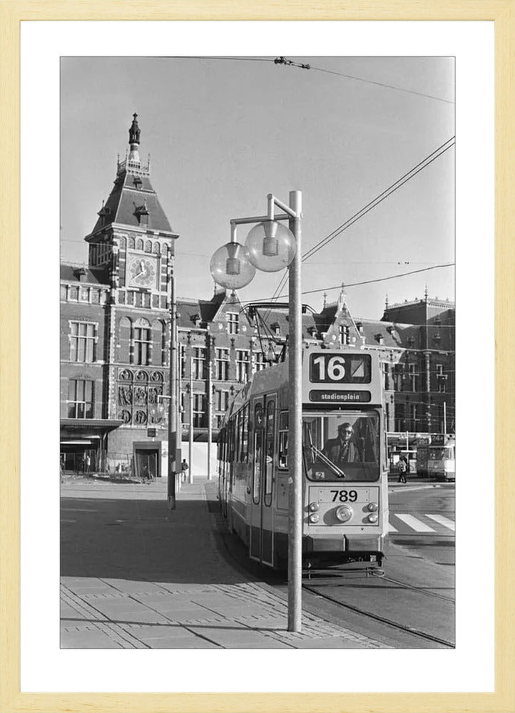 Tram voor het Centraal Station - 1980