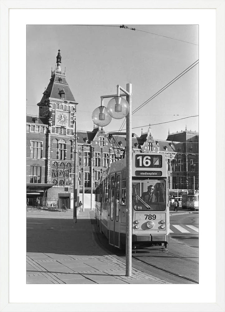 Tram voor het Centraal Station - 1980