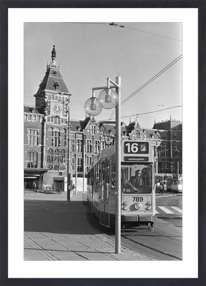 Tram voor het Centraal Station - 1980