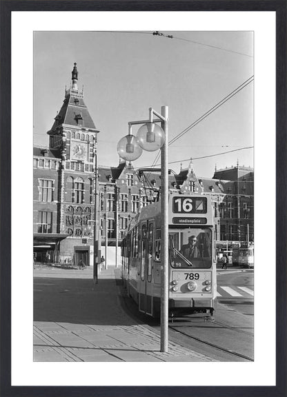 Tram voor het Centraal Station - 1980