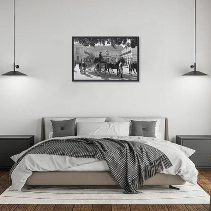 Zwart-witfoto uit 1984 van de aankomst van de Gouden Koets bij Paleis Noordeinde in Den Haag. – canvas zwarte baklijst in slaapkamer
