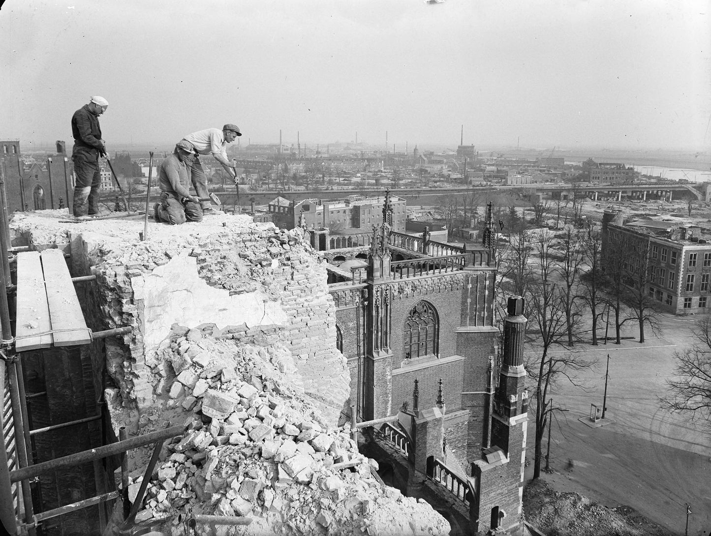Eusebiuskerk in Wederopbouw - 1946