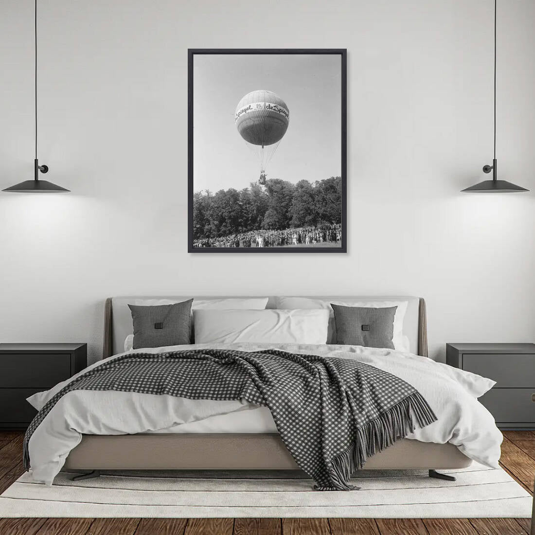Zwart-witfoto uit 1949 van een luchtballon bij het NCRV-jubileumfeest op Sonsbeek in Arnhem. – canvas zwarte baklijst in slaapkamer