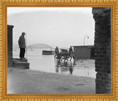 Hoogwater op de Waalkade - 1952
