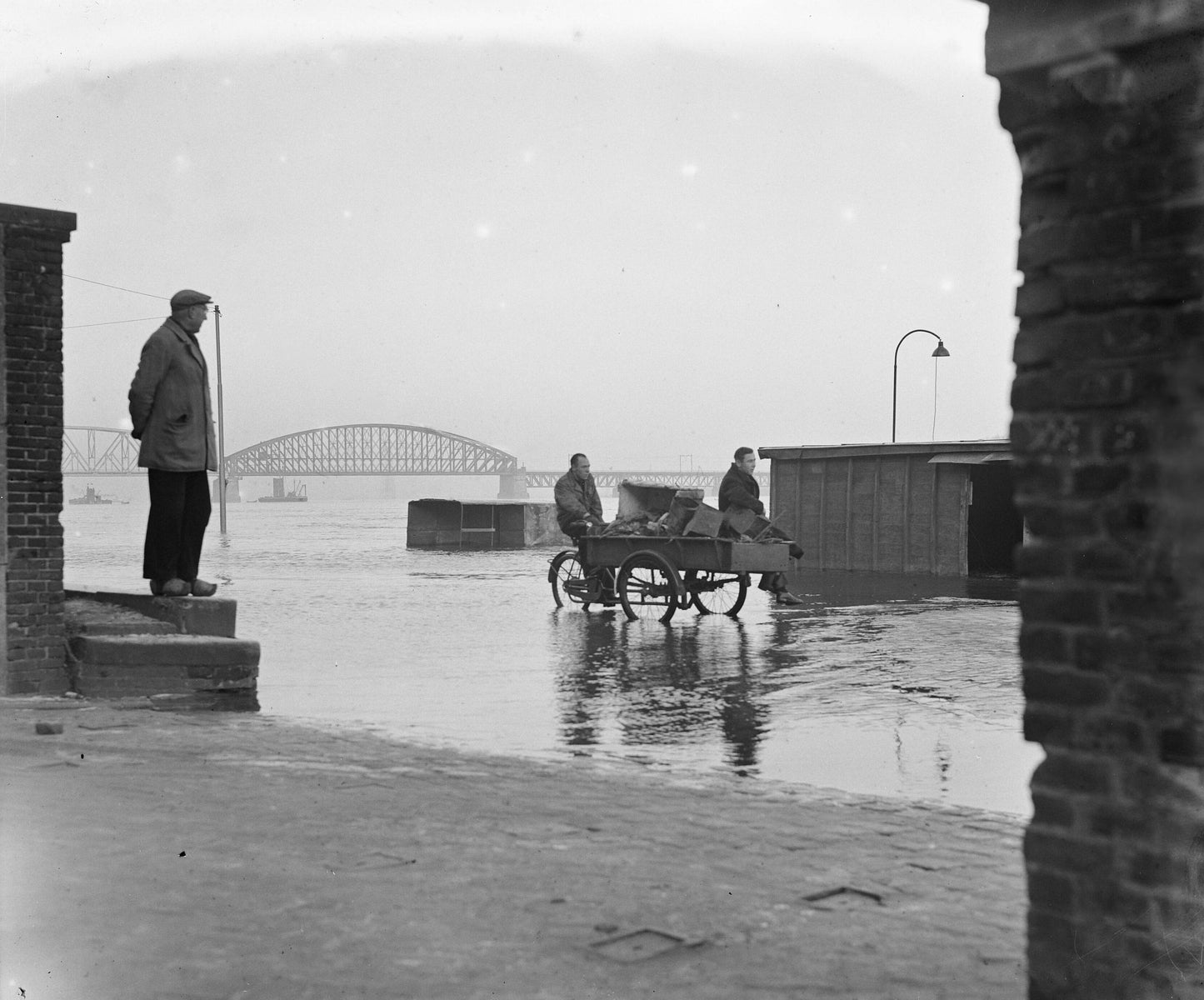 Hoogwater op de Waalkade - 1952