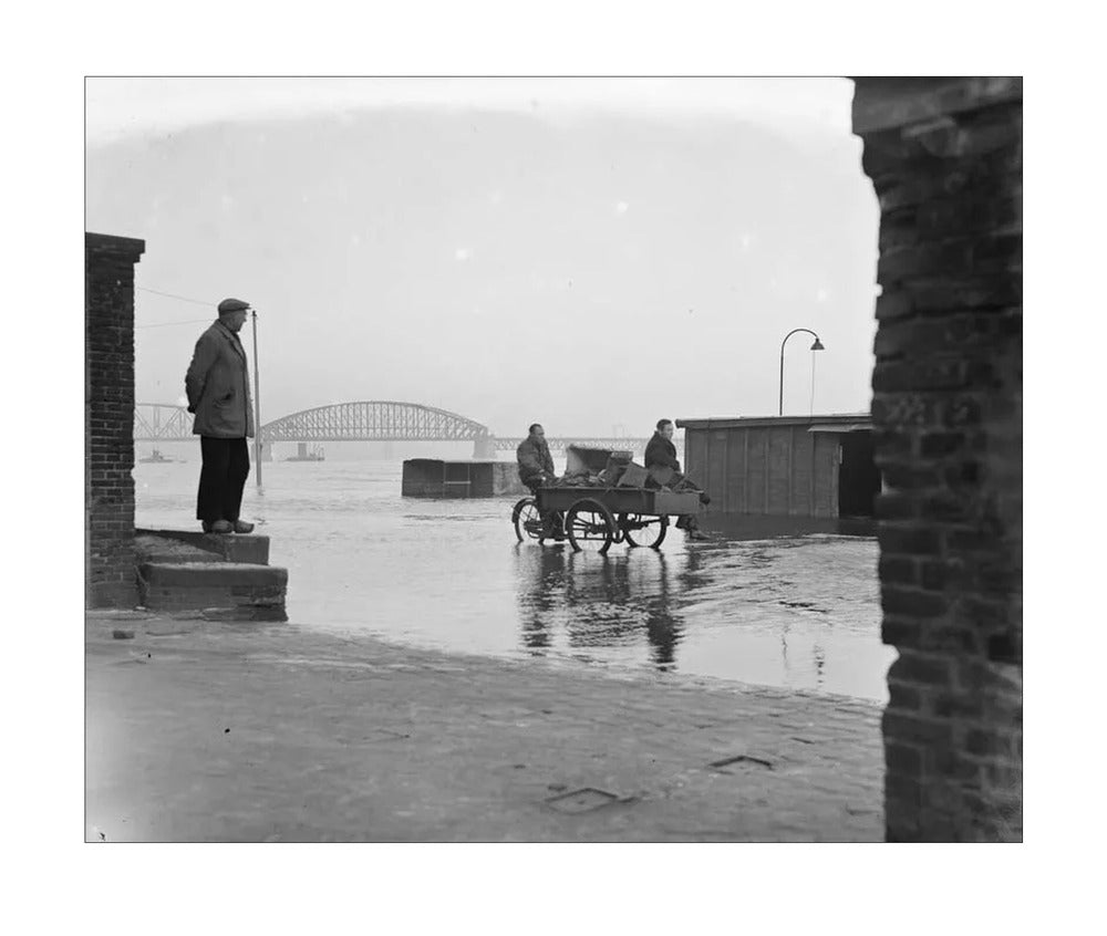 Hoogwater op de Waalkade - 1952