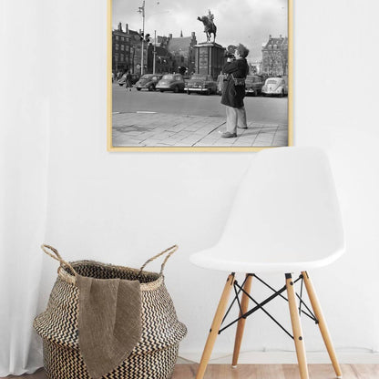 Zwart-witfoto uit 1954 van filmopname op de Scheveningse Boulevard in Den Haag. – canvas naturel baklijst in keuken
