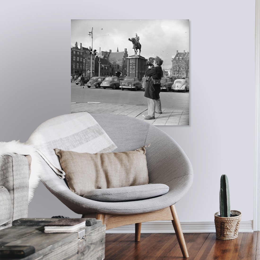 Zwart-witfoto uit 1954 van filmopname op de Scheveningse Boulevard in Den Haag. – canvas zonder lijst in leeshoek