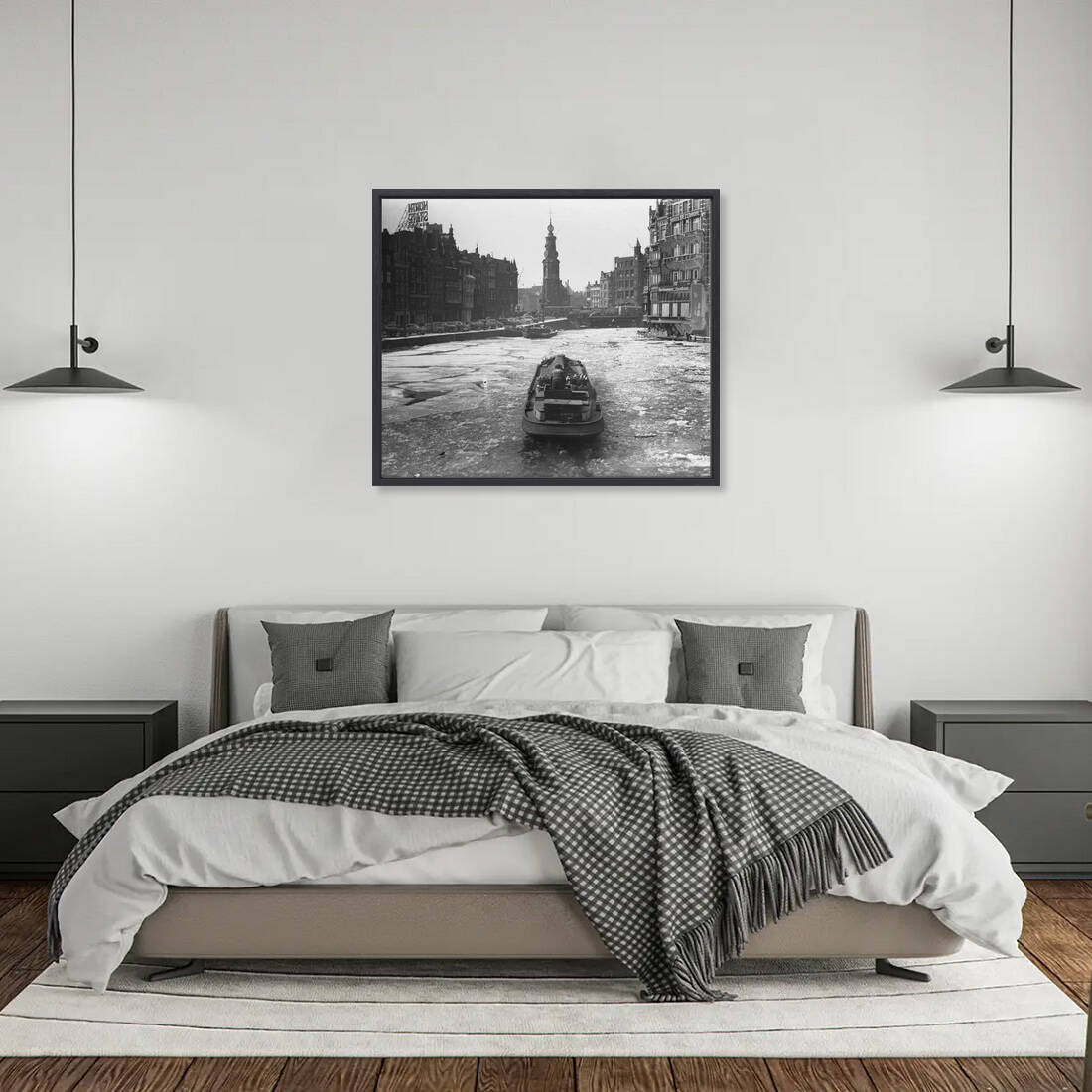 Zwart-witfoto uit 1955 van de Munttoren met ijs op de Binnenamstel in Amsterdam. – canvas zwarte baklijst in slaapkamer
