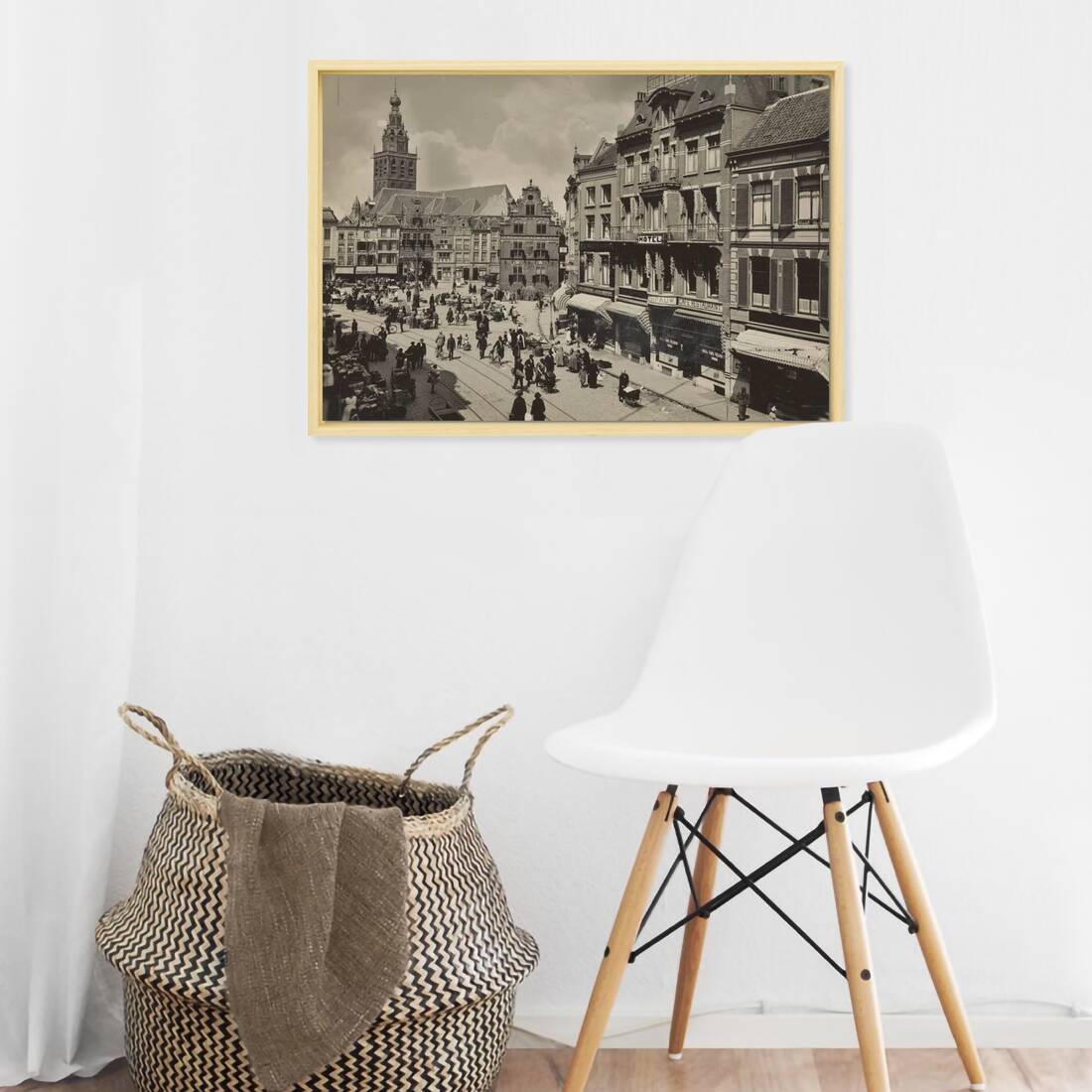 Zwart-witfoto uit 1926 van de Grote Markt (Groentenmarkt) in Nijmegen. – canvas naturel baklijst in keuken