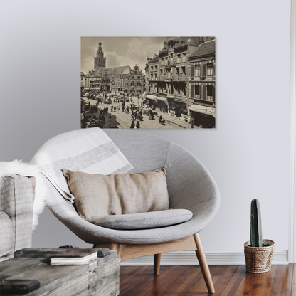 Zwart-witfoto uit 1926 van de Grote Markt (Groentenmarkt) in Nijmegen. – canvas zonder lijst in leeshoek