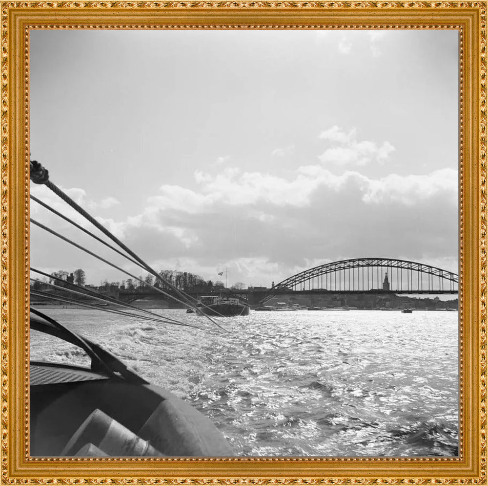 Boot en de Waalbrug - 1955