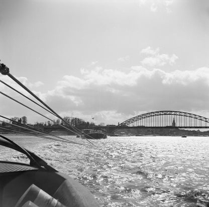 Boot en de Waalbrug - 1955