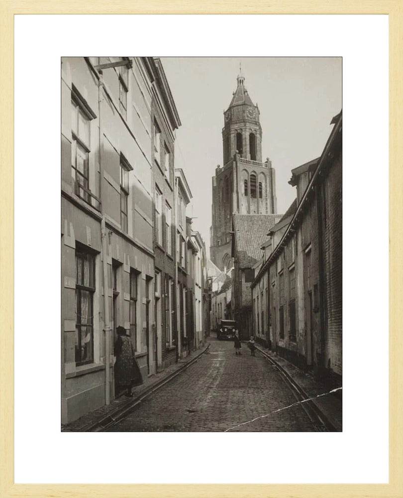 De Trompetsteeg met de Eusebiuskerk