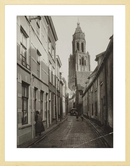 De Trompetsteeg met de Eusebiuskerk