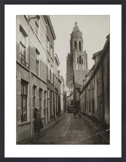 De Trompetsteeg met de Eusebiuskerk