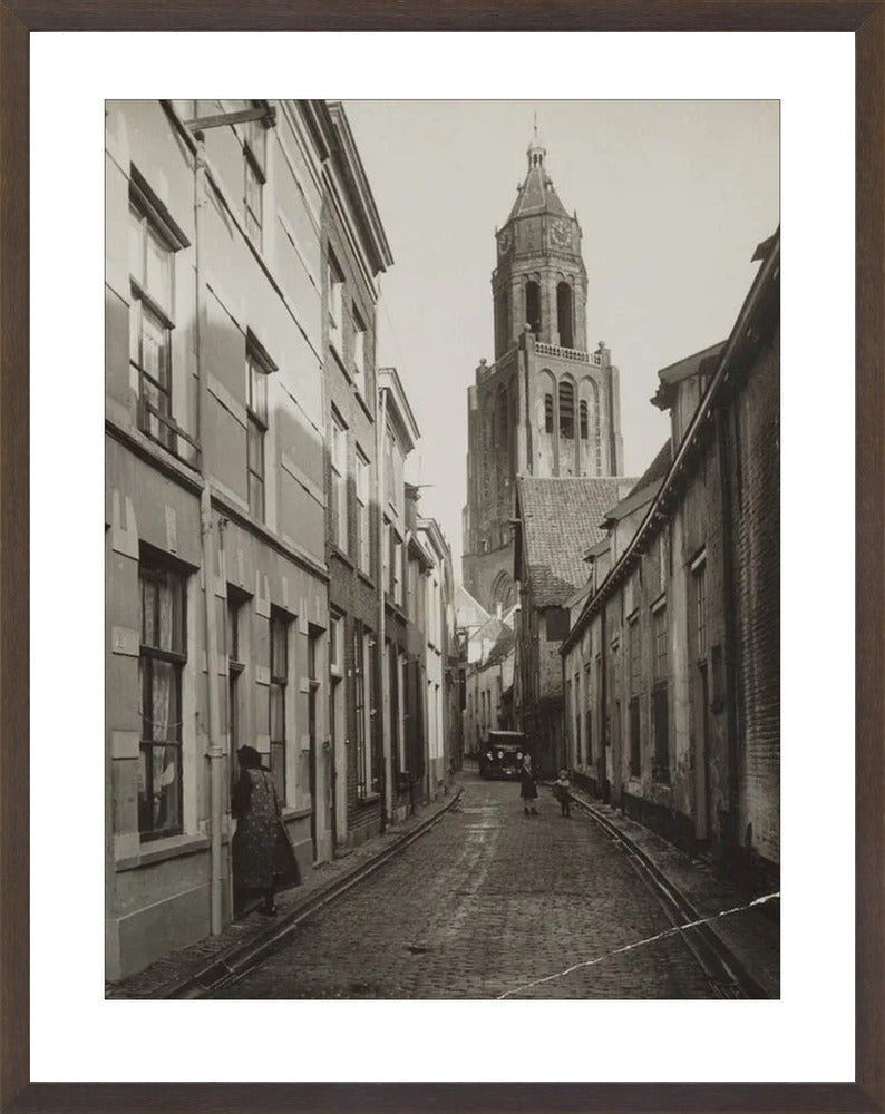De Trompetsteeg met de Eusebiuskerk
