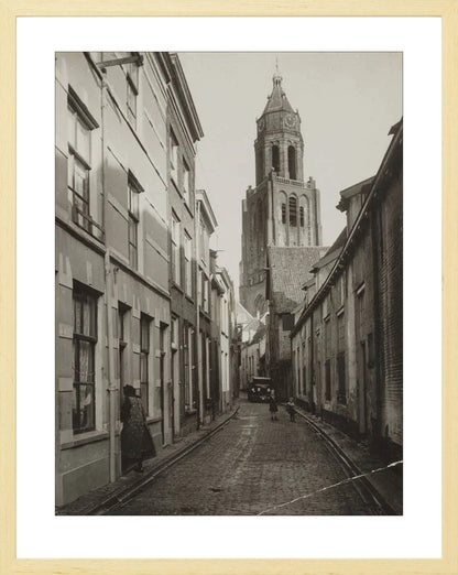 De Trompetsteeg met de Eusebiuskerk
