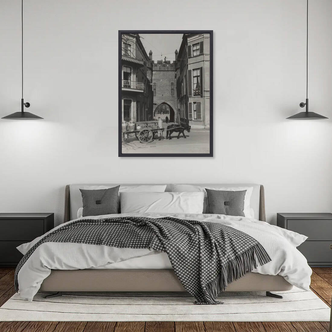 Zwart-witfoto uit 1940 van de Sabelspoort in Arnhem, gezien vanaf de Rijnkade. – canvas zwarte baklijst in slaapkamer