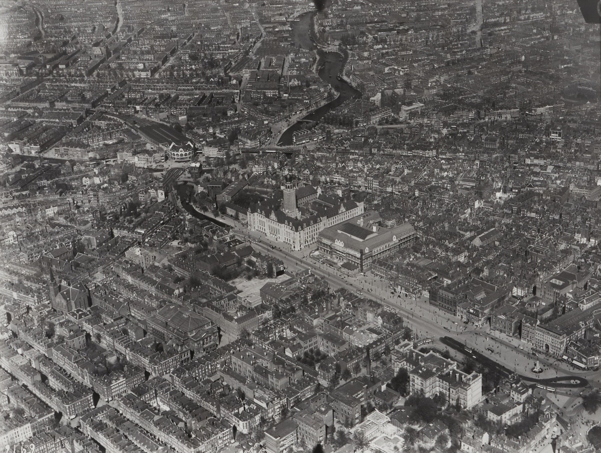 Historische luchtfoto van de binnenstad van Rotterdam rond 1922