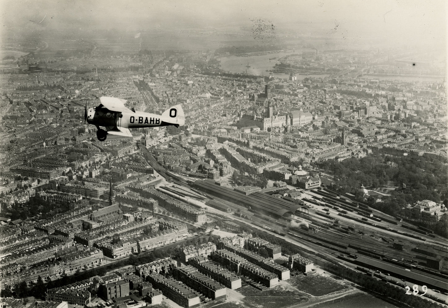 Vliegenier boven het Centrum - 1923
