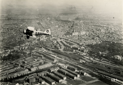 Vliegenier boven het Centrum - 1923