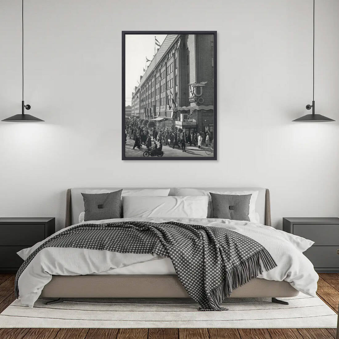Zwart-witfoto uit 1948 van de Jaarbeursgebouwen aan het Vredenburg in Utrecht. – canvas zwarte baklijst in slaapkamer