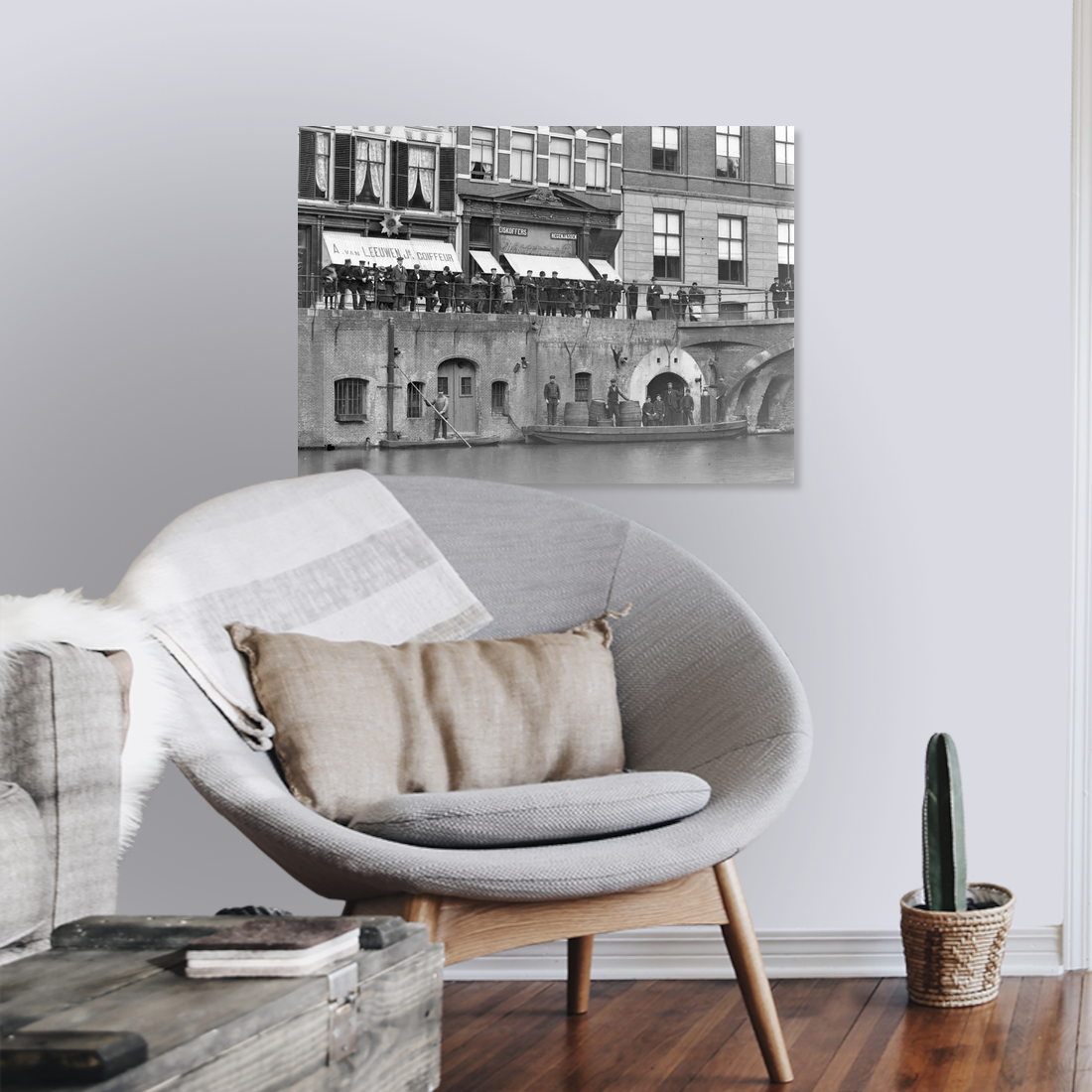 Zwart-witfoto uit 1906 van de werfkelders onder de huizen De Ster aan de Oudegracht in Utrecht. – canvas zonder lijst in leeshoek