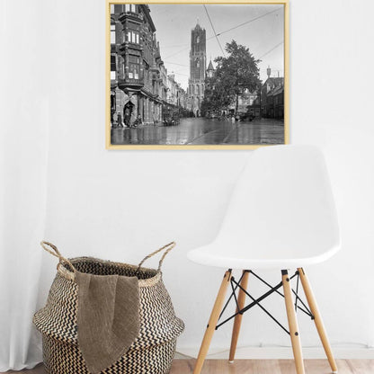 Zwart-witfoto uit omstreeks 1930 van de Mariaplaats in Utrecht. – canvas naturel baklijst in keuken
