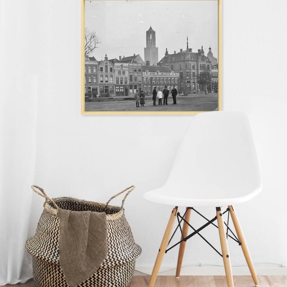 Zwart-witfoto uit 1894 van de oostelijke pleinwand van het Vredenburg in Utrecht. – canvas naturel baklijst in keuken